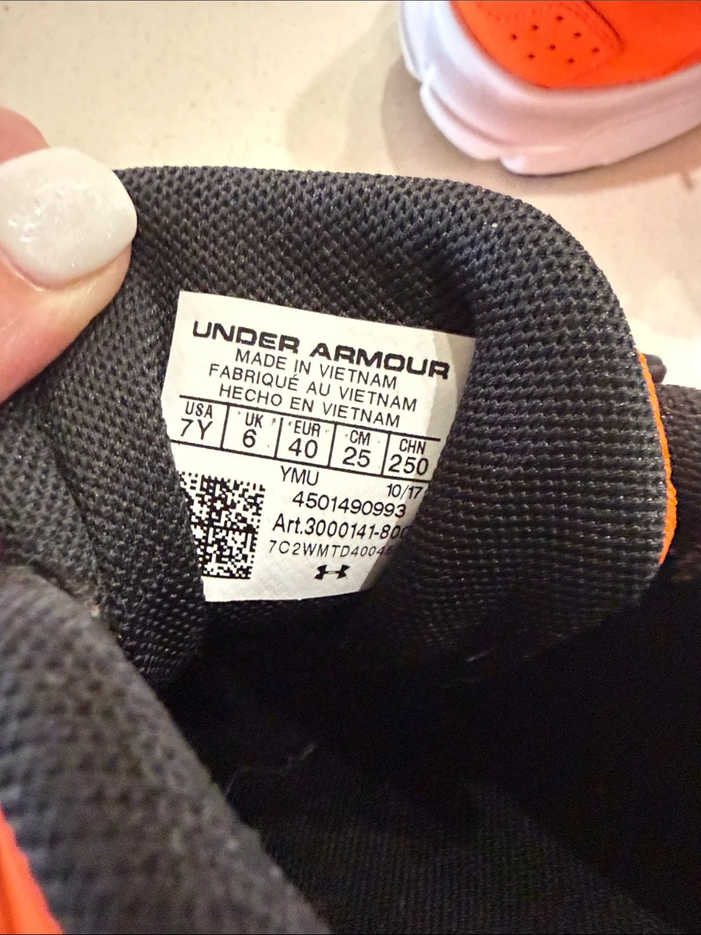 Under Armour  Orange and Black Low-Top Sneakers Size 7Y (euro 40) Men’s 7